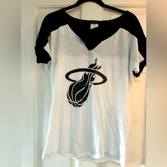 Miami Heat Vneck tee - Picture 1 of 5